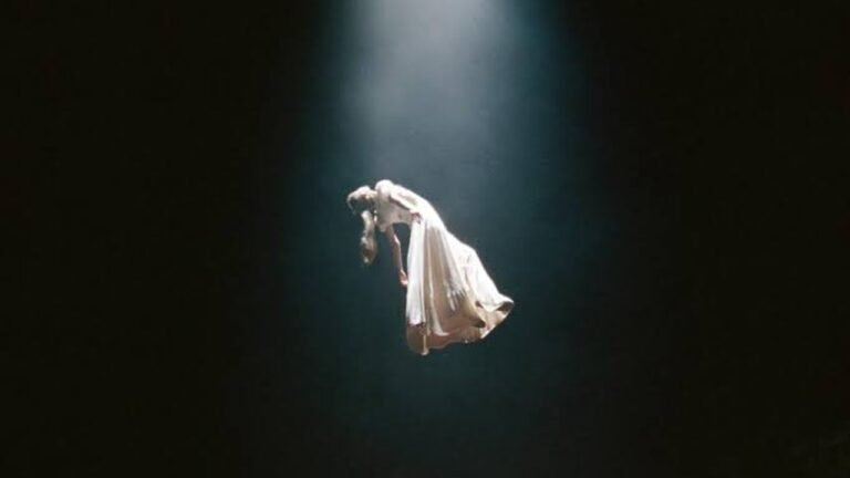 Ariana Grande Says Goodbye to Heels? Singer Reveals New Stage Footwear
