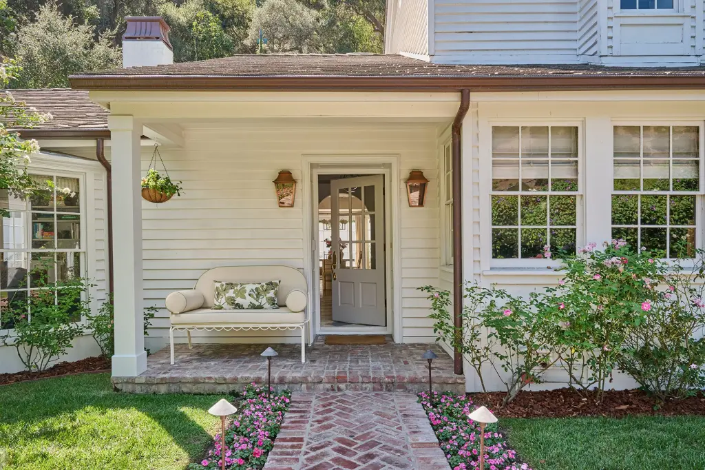 Taylor Swift's former residence in Beverly Hills
