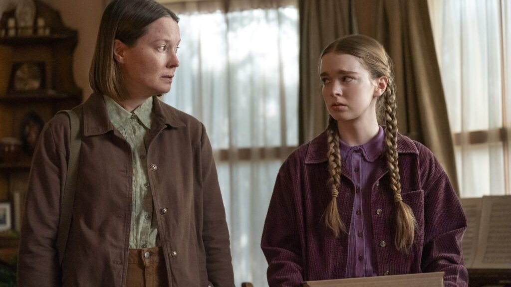 Samantha Sloyan as Margaret White and Summer H. Howell as Carrie White in Carrie
