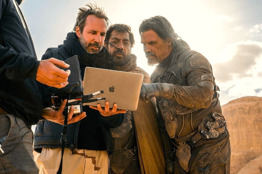 Denis Villeneuve (left) with Javier Bardem (center) and Josh Brolin (right) while filming 'Dune: Part Two'.