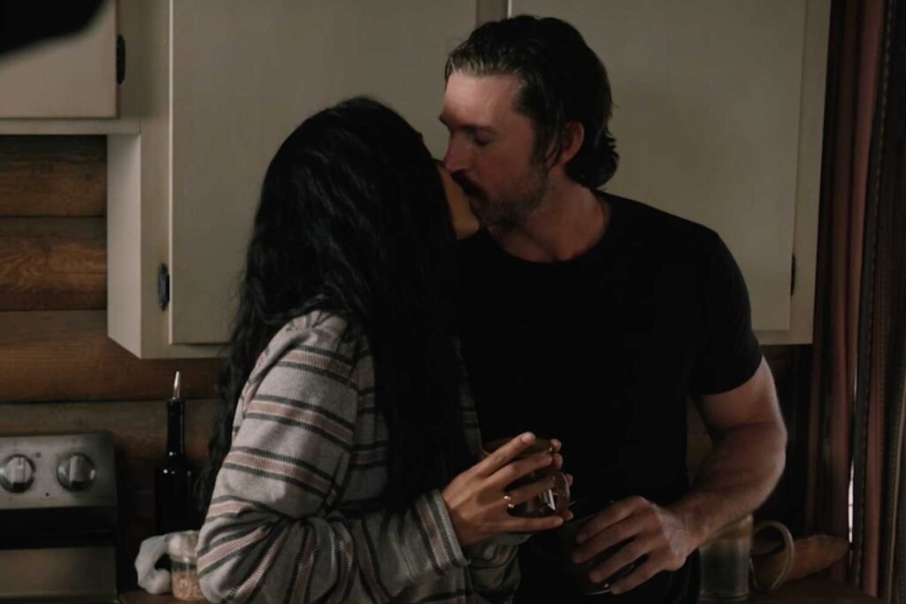 Garrett and Andrea share a kiss in Marshals 
